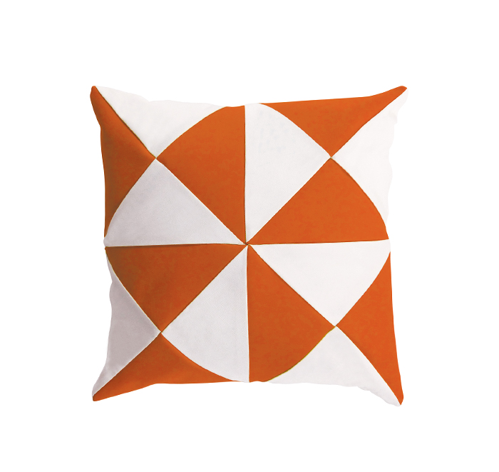 18 - COUSSIN TRIANGLE ORANGE_BLANC